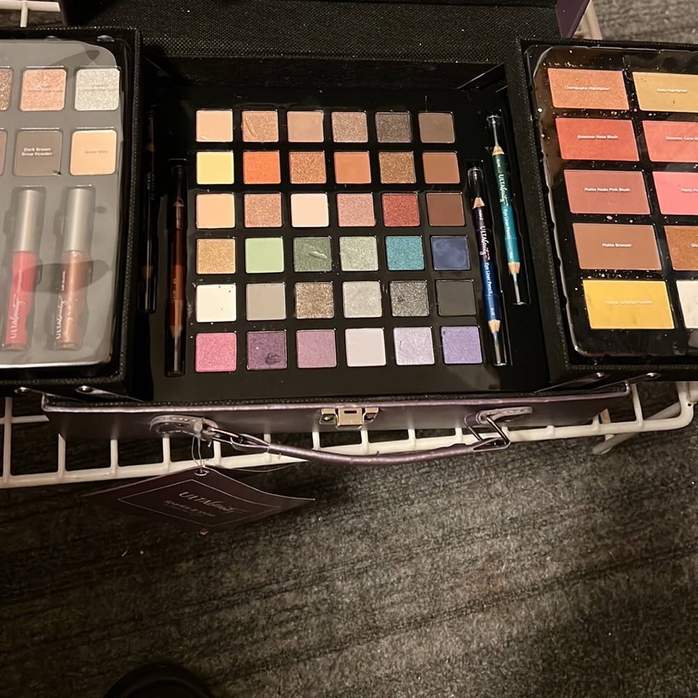 NWT ULTA Large makeup PALLET ❤️❤️ALL YOU NEED